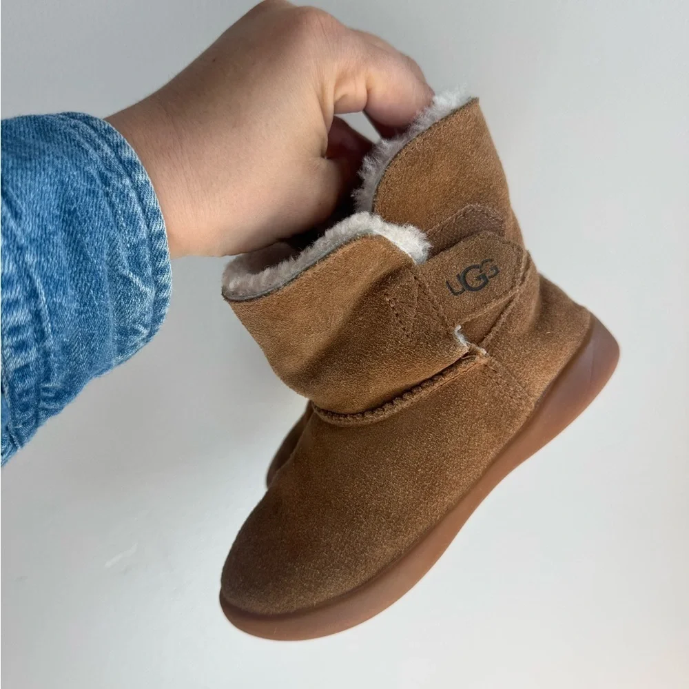 UGG Kids Chestnut Classic Short Boots Shearling Lined Cozy Winter